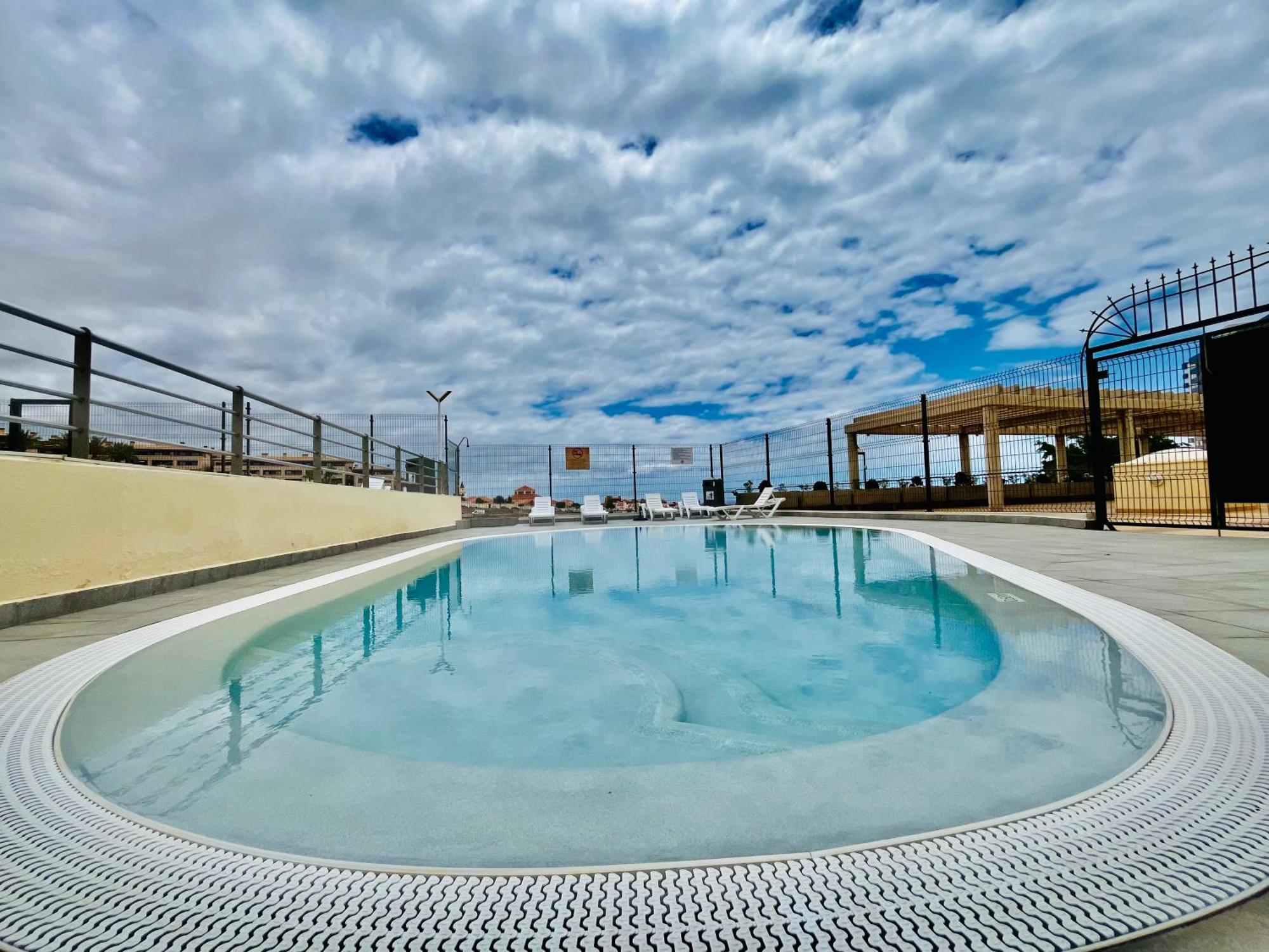 Poolside Paradise * Costa Adeje (Tenerife)